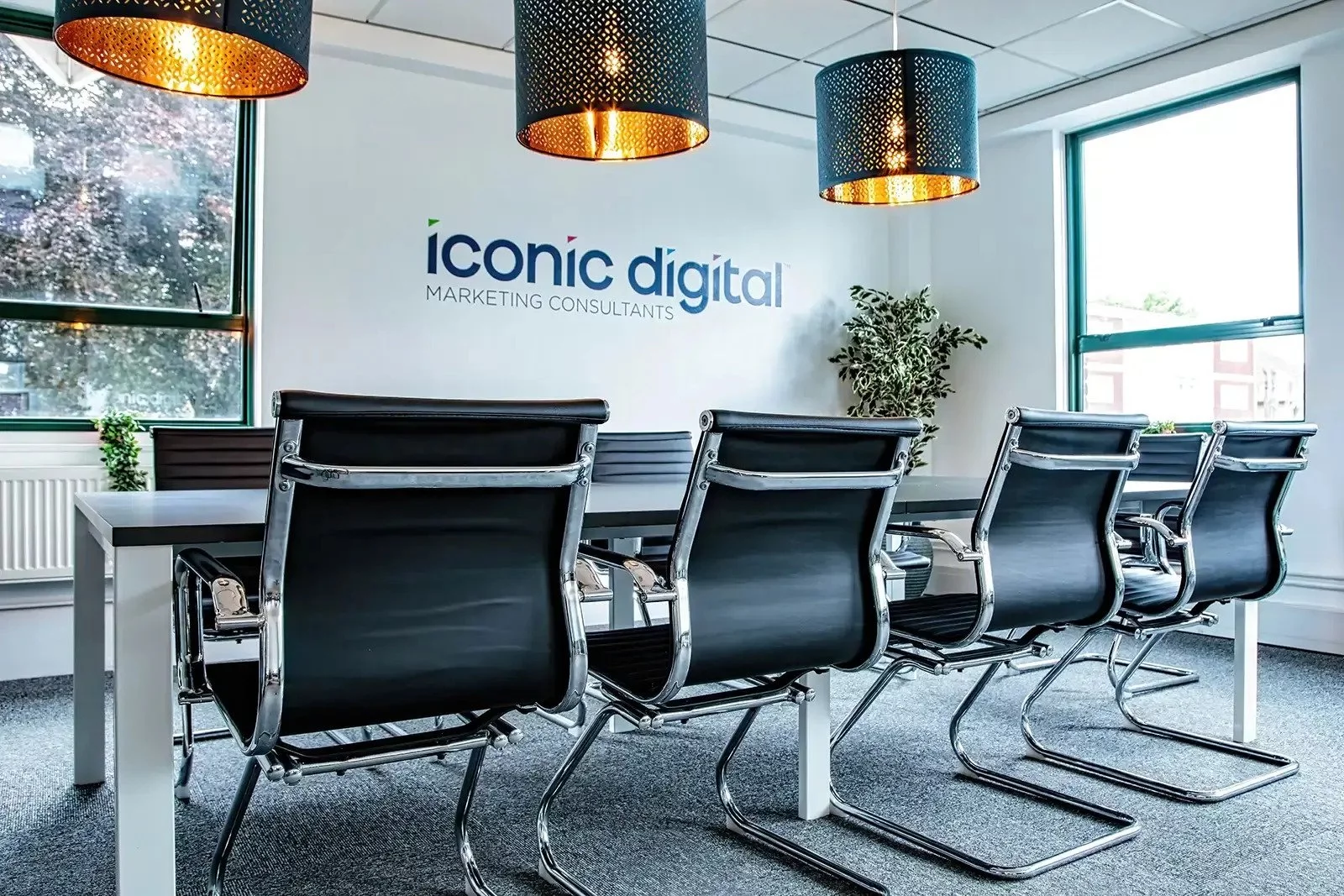 iconic-digital-boardroom