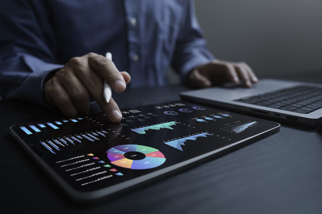 an-analyst-uses-a-computer-and-dashboard-for-data-business-analysis-and-data-management-system-with-kpi-and-metrics-connected-to-the-database-for-technology-finance-operations-sales-marketing