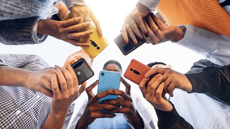 teens-in-circle-holding-smart-mobile-phones-multicultural-young-people-using-cellphones-outside-teenagers-addicted-to-new-technology-concept-2